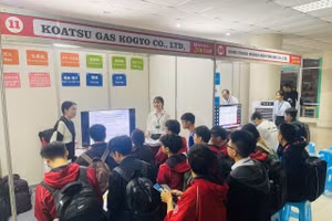 Sinh viên các trường đại học ở Hà Nội tham gia phỏng vấn tại Sekisho JobFair 2025.