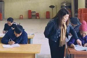 Lớp học xoá mù chữ ở Lạng Sơn.