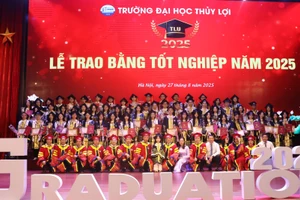 Quang cảnh buổi lễ trao bằng.