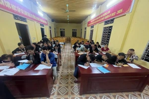 Lớp học xoá mù chữ ở Lạng Sơn được tổ chức tại nhà văn hoá thôn để thuận lợi cho người dân đến học.
