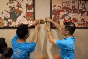 Cách nhà hàng đóng biển.