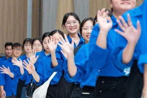 Sinh viên ĐH Phenikaa tham gia tình nguyện.