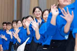 Sinh viên ĐH Phenikaa tham gia tình nguyện.