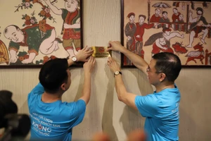 Cách nhà hàng đóng biển.