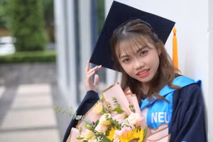 Hoàng Mai Hương, tốt nghiệp thủ khoa đầu ra của Trường ĐH Kinh tế Quốc dân. Ảnh NVCC.