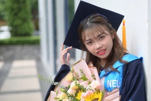 Hoàng Mai Hương, tốt nghiệp thủ khoa đầu ra của Trường ĐH Kinh tế Quốc dân. Ảnh NVCC.