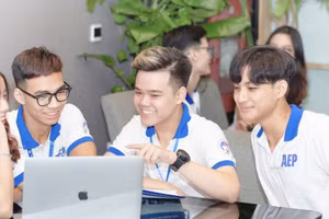 Sinh viên Viện Đào tạo Tiên tiến, Chất lượng cao & POHE - Đại học Kinh tế Quốc dân. Ảnh NT.