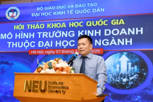 GS.TS Nguyễn Thành Hiếu - Phó Giám đốc Đại học Kinh tế Quốc dân phát biểu.