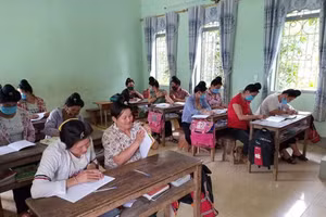 Lớp xoá mù chữ ở xã Chiềng Sinh, tỉnh Điện Biên.