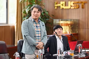 PGS Nguyễn Thành Vinh, giảng viên Đại học New South Wales (Australia) tham dự gặp mặt các nhà khoa học doanh nhân, kiều bào ở nước ngoài về thăm và làm việc. Ảnh: Duy Thành.