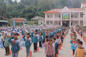 Một tiết chào cơ của học trò Trường Tiểu học PTDTBT Tiểu học Dào San. Ảnh NT.