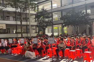 Trường THCS Trương Công Giai tổ chức chương trình đón học sinh lớp 6.