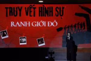 Cac đội thuyết trình tại đêm chung kết