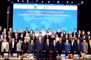 Các đại biểu đến từ nhiều quốc gia tham dự hội thảo.