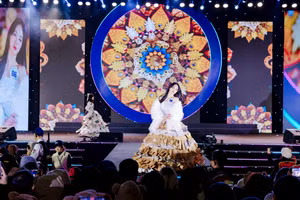 Các trang phục dạ hội được thiết kế và lên ý tưởng từ những học sinh phổ thông.