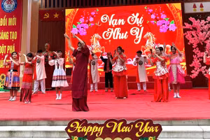 Học sinh Trường THCS Ngọc Lâm tham gia hoạt động văn nghệ “Chào Xuân Bính Ngọ” 2026. Ảnh NC.