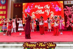 Học sinh Trường THCS Ngọc Lâm tham gia hoạt động văn nghệ “Chào Xuân Bính Ngọ” 2026. Ảnh NC.