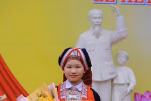 Triệu Mùi Nái được kết nạp Đảng ở tuổi 18. Ảnh NVCC.