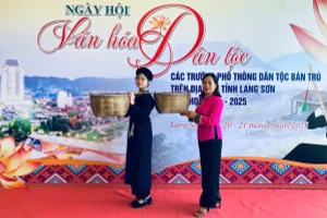 Cô trò Trường Phổ thông Dân tộc Bán trú Tiểu học và THCS Liên Hội tham gia ngày hội văn hoá dân tộc các trường PTDTBT trên địa bàn tỉnh Lạng Sơn.