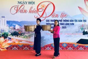 Cô trò Trường Phổ thông Dân tộc Bán trú Tiểu học và THCS Liên Hội tham gia ngày hội văn hoá dân tộc các trường PTDTBT trên địa bàn tỉnh Lạng Sơn.