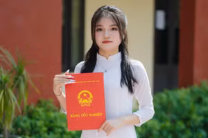 Vi Thị Thủy - học sinh Trường THPT Dân tộc Nội trú tỉnh Nghệ An (Nghệ An) đạt 29 điểm khối C00 tại kỳ thi tốt nghiệp THPT năm 2024. Ảnh NVCC.