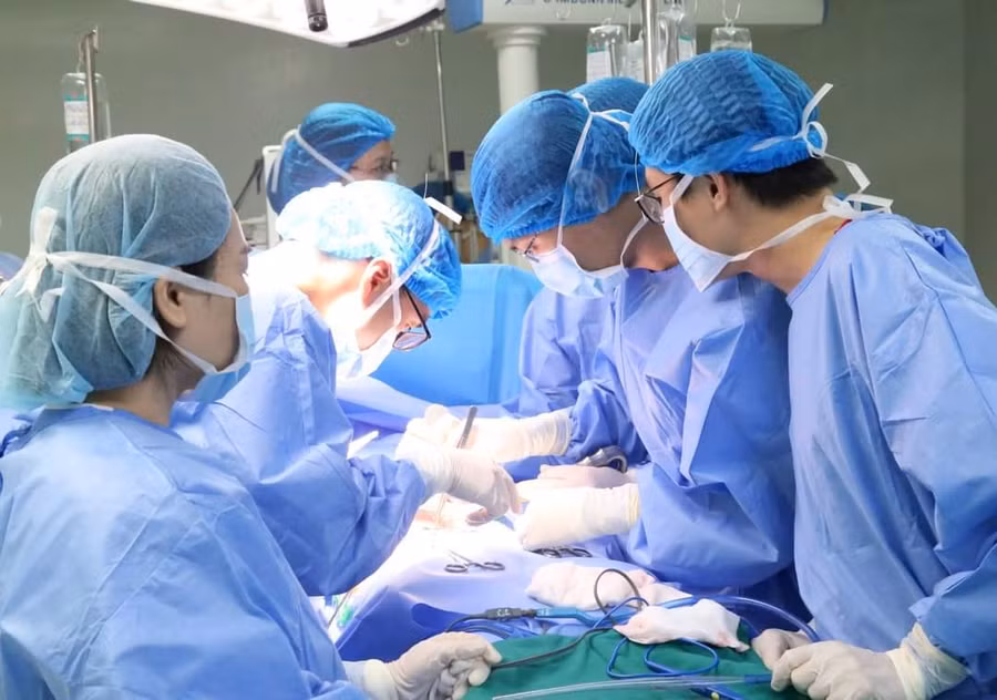 Ca phẫu thuật ghép thận cho bệnh nhân. (Ảnh BV ĐK Phú Thọ)