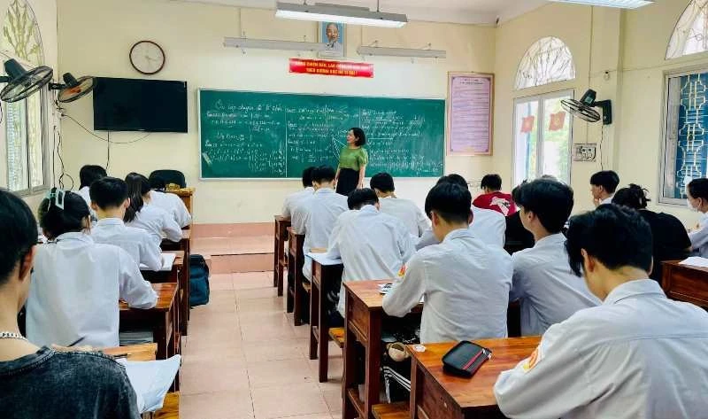 Học sinh Tuyên Quang tạm thời nghỉ học để tránh bão Yagi.