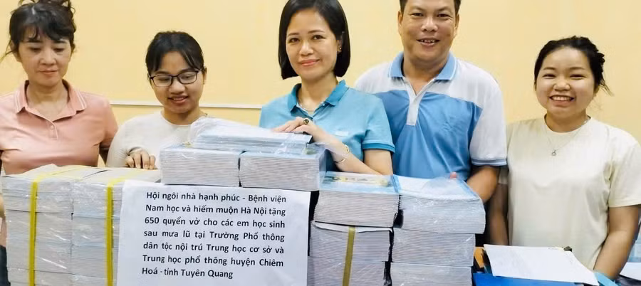 Ảnh 5. Hỗ trợ Tặng sách Nội trú CH.jpg