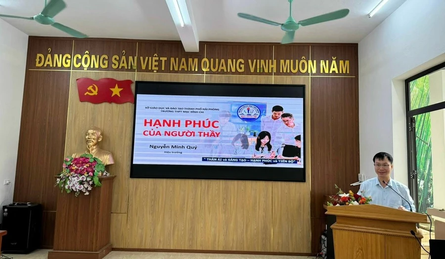 Ông Nguyễn Anh Thủy - Trưởng phòng Phòng GD&ĐT phát biểu khai mạc Hội nghị. (Ảnh: Phan Thị Vân)