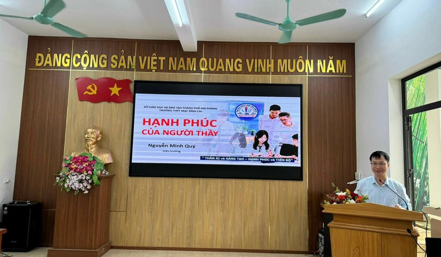 Ông Nguyễn Anh Thủy - Trưởng phòng Phòng GD&ĐT phát biểu khai mạc Hội nghị. (Ảnh: Phan Thị Vân)