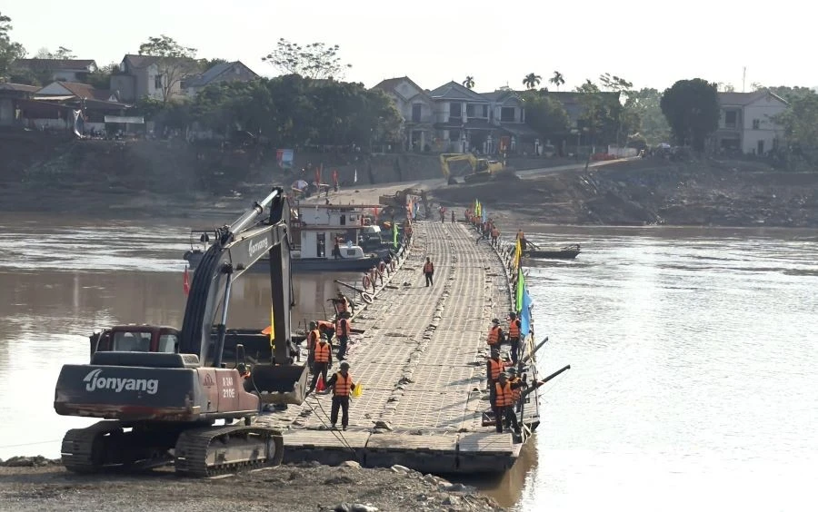 Cầu phao Phong Châu (Phú Thọ) thông xe trở lại từ 17h30 chiều ngày 6/10.