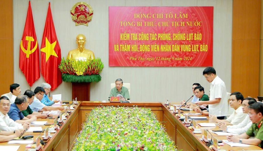 Tổng Bí thư, Chủ tịch nước kiểm tra công tác khắc phục hậu quả bão số 3 tại tỉnh Phú Thọ.