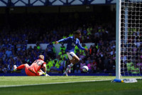 goes-round-southampton-goalkeepe.jpg