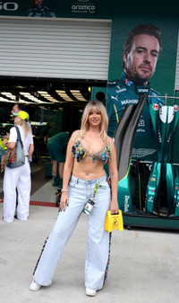 2025-im-bild-model-influencerin-992078374.jpg