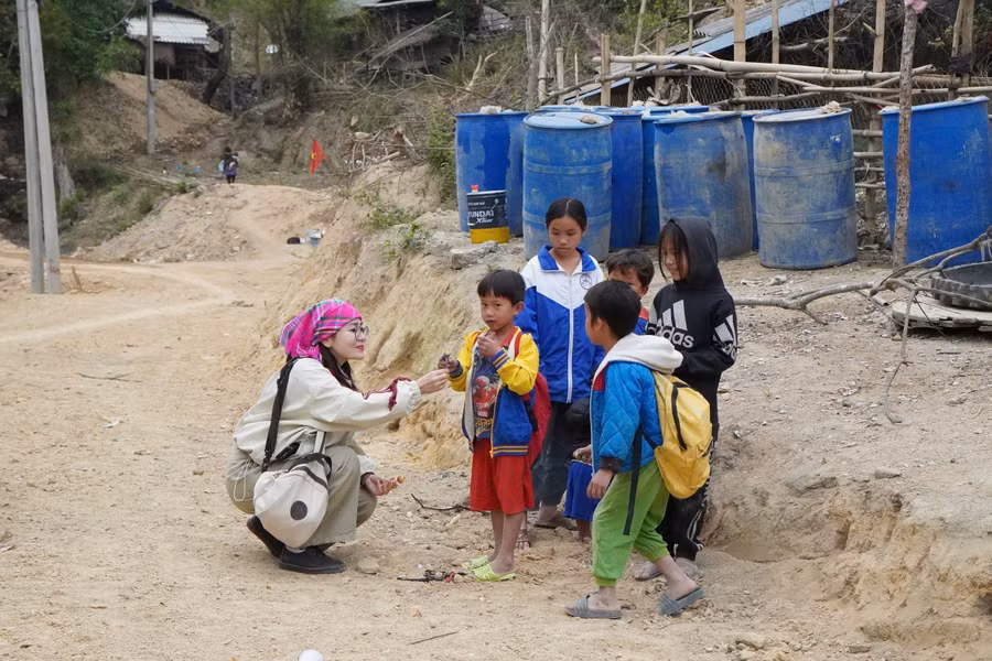 Nhà báo Nguyễn Thùy trong một chuyến tác nghiệp tại vùng cao Mường Lát - Thanh Hóa.