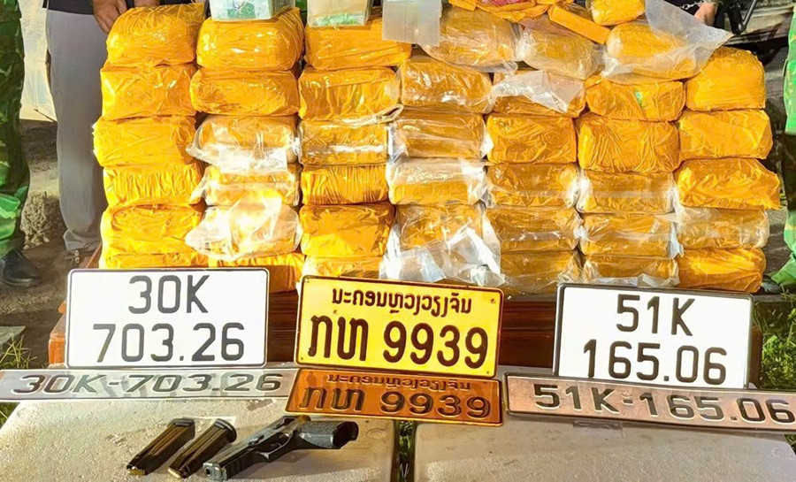 Trần Văn Nam cùng toàn bộ tang vật thu giữ. z6832986732506-23ece8b8f066f821048bce9f2de7a76a.jpg