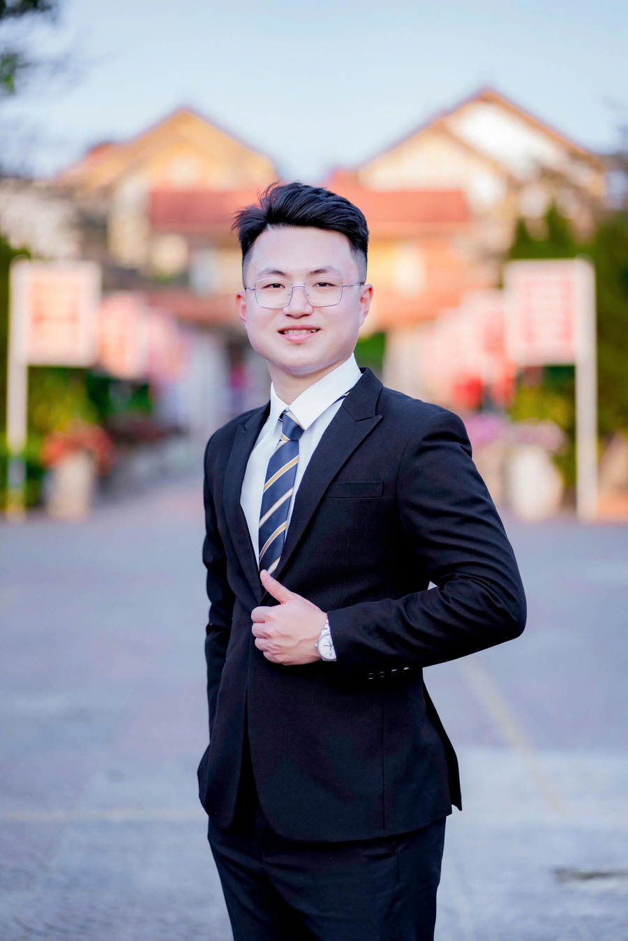 Thầy Hồ Đức Trung, giáo viên môn Toán, Trường THPT Ngô Quyền (Quảng Bình). z6744627711633-5febae0feb64e74db61936e603a21c06.jpg