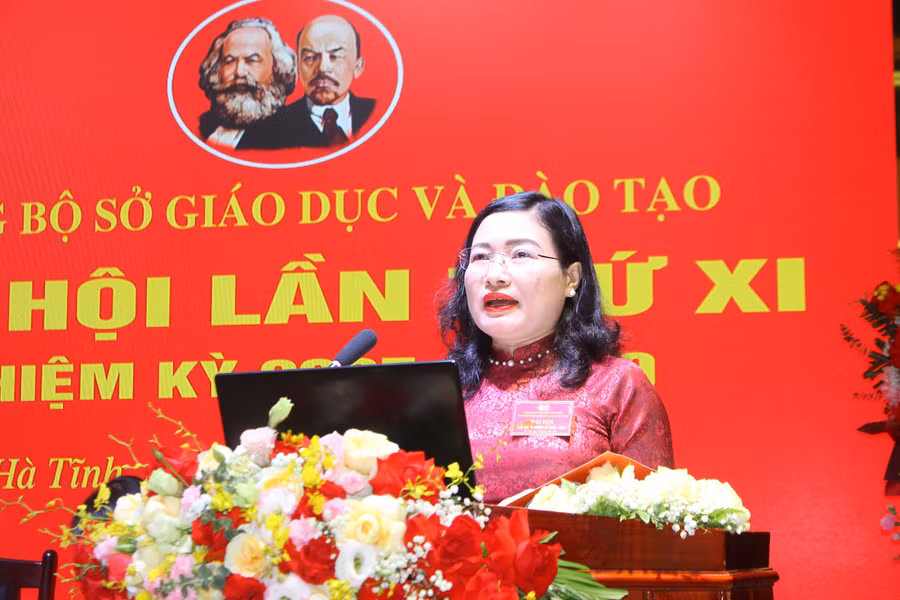 Giám đốc Sở GD&ĐT Hà Tĩnh Nguyễn Thị Nguyệt được bầu giữ chức Phó Chủ tịch UBND tỉnh Hà Tĩnh.