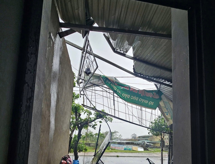 Trận lốc xoáy "quét" qua xã Đông Kinh vào trưa ngày 28/9. img-9475.jpg