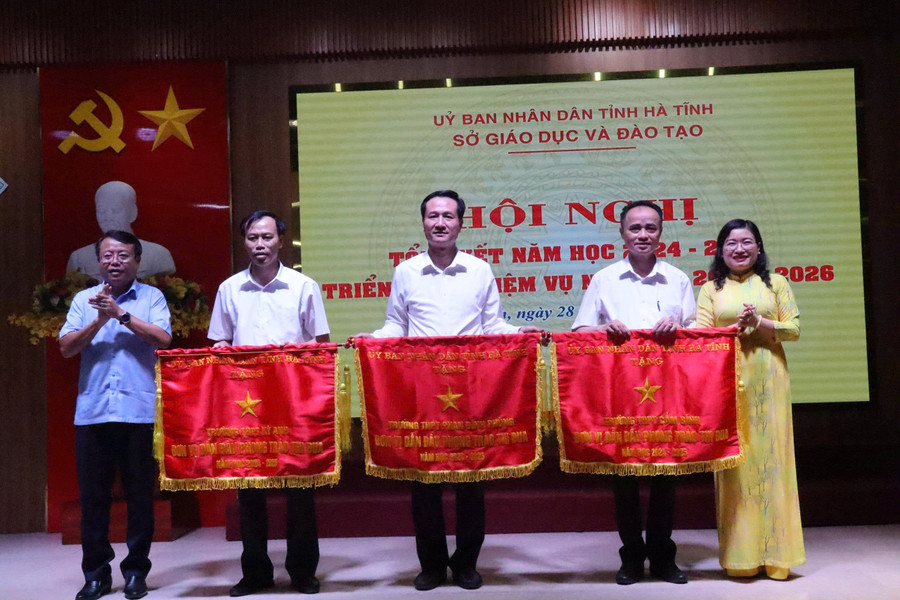 Ha Tinh Education Sector steps firmly into the new school year photo 10 z6954521916667-2084684395953449fd015df1963abeda.jpg