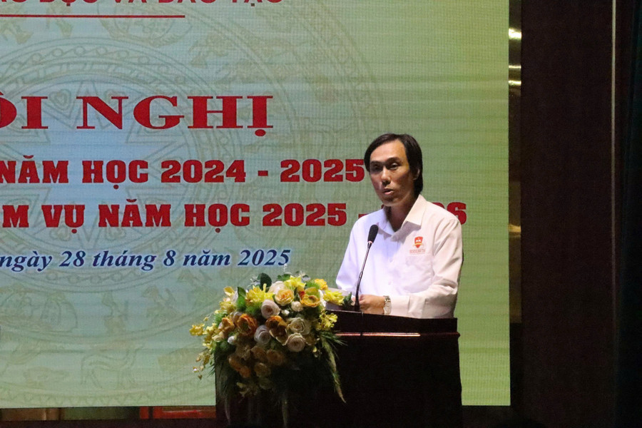 Delegates presented papers at the Conference. z6954526639841-f4f40b5d3a95bcb4cfd154f5d1cf8cd4.jpg
