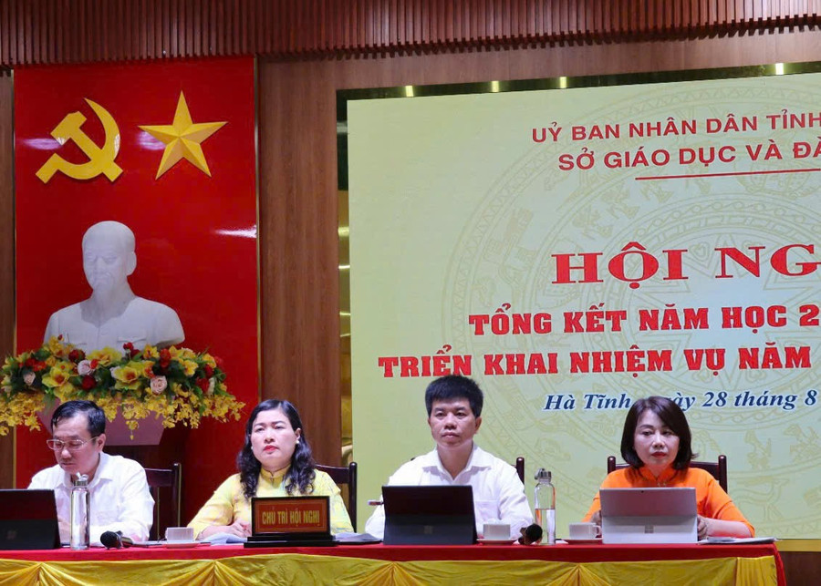 Delegates chairing the Conference. z6954557524442-9d141b54241597eb937a910908d68c06.jpg