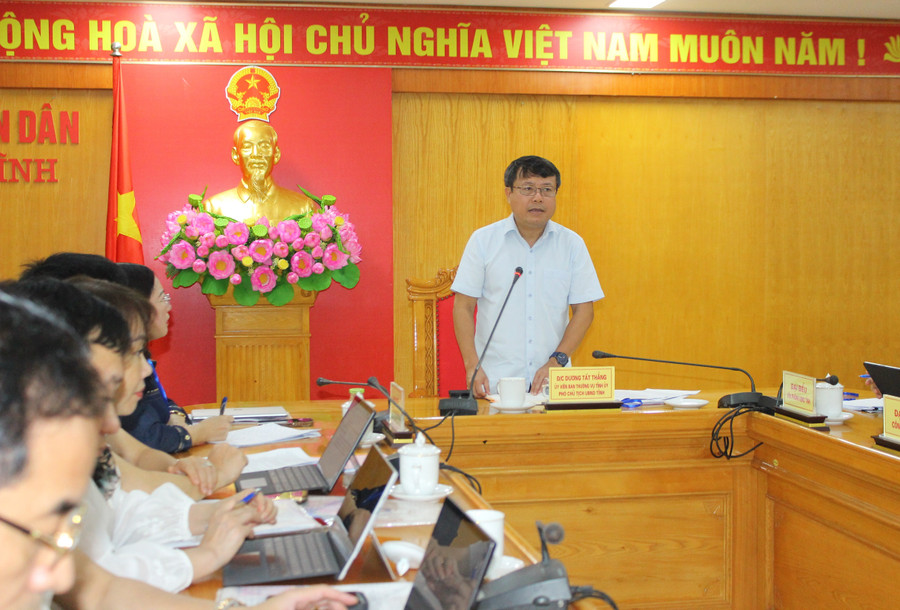 Phó Chủ tịch UBND tỉnh Dương Tất Thắng kết luận cuộc họp. img-5078.jpg