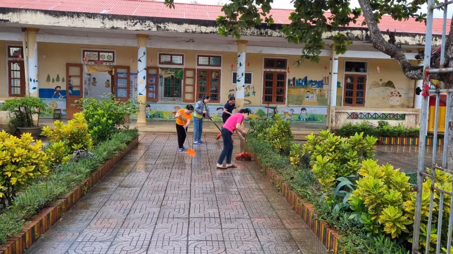 Trong sáng 20/9, có 10 trường mầm non tại huyện Hương Khê (Hà Tĩnh) cho học sinh nghỉ học tránh mưa bão.