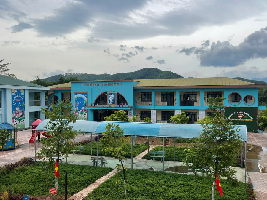Trường Mầm non Hương Lâm chính thức đạt chuẩn quốc gia mức độ 1, kiểm định chất lượng mức độ 2 năm học 2024-2025. z6901810519015-659cfaa7a2a229cf2785999f8337a324.jpg