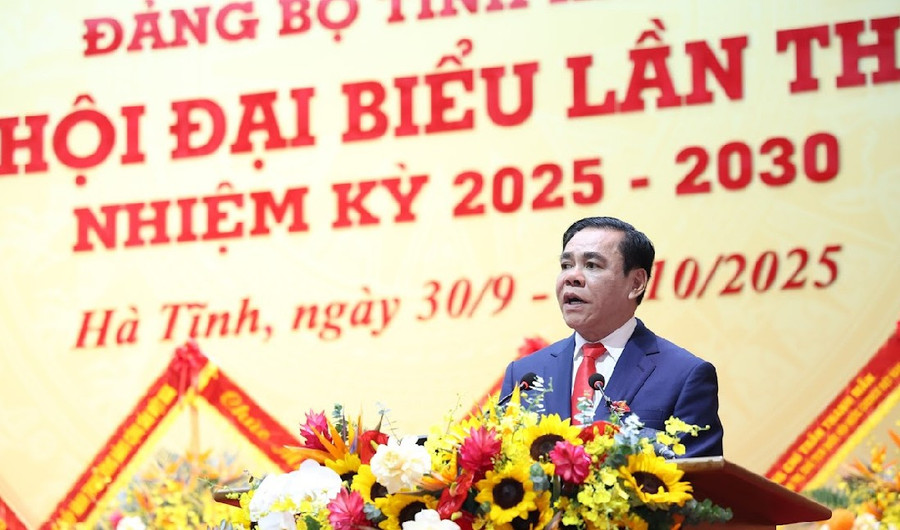 Ông Võ Trọng Hải, Chủ tịch UBND tỉnh Hà Tĩnh đọc diễn văn khai mạc Đại hội. img-9931.jpg