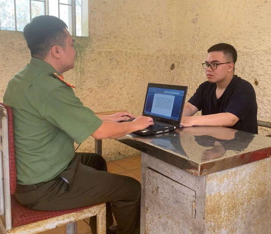 Trần Quang Huy tại cơ quan điều tra. (Ảnh CAHT)
