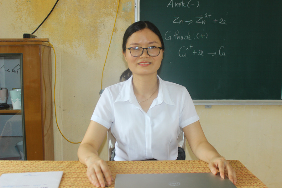 Cô Lê Thị Bích Đào - GV dạy Hóa, Trường THPT Đồng Lộc (huyện Can Lộc, Hà Tĩnh). img-4309.jpg