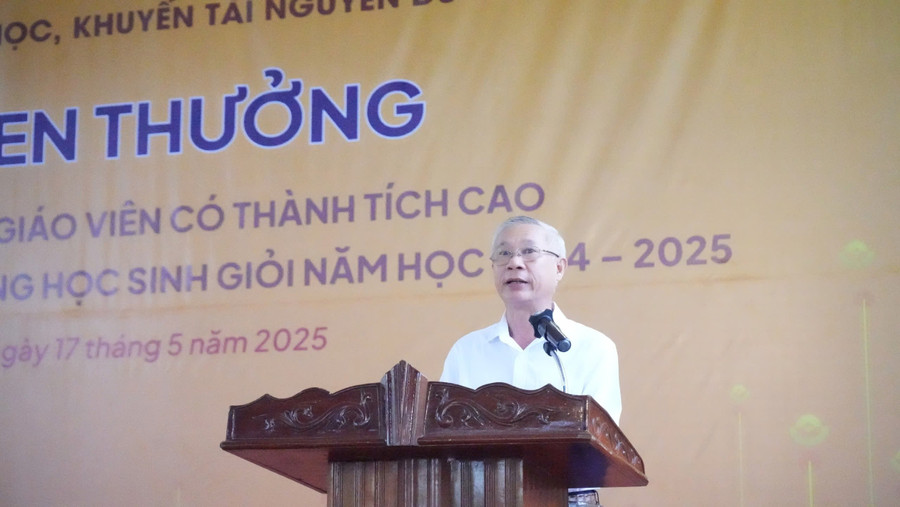 Ông Đoàn Đình Anh - Chủ tịch Hội Khuyến học Hà Tĩnh, phát biểu tại lễ khen thưởng. z6609925884357-633c67eb9bac7d976c1952755afa661e.jpg