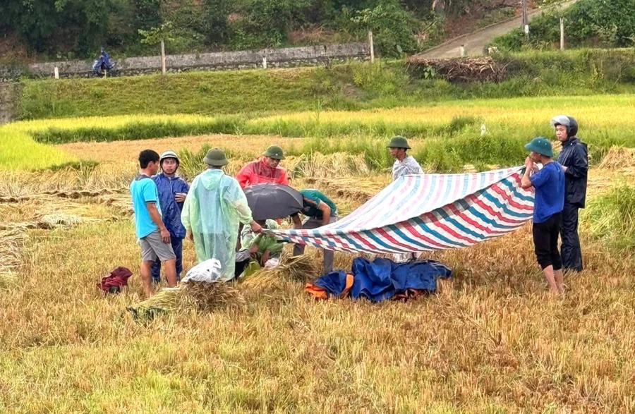 Hiện trường vụ sét đánh trúng người tại xã Đức Lĩnh (huyện Vũ Quang, Hà Tĩnh).